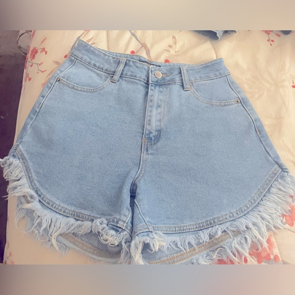 Fashion Nova denim shorts - Picture 5 of 5